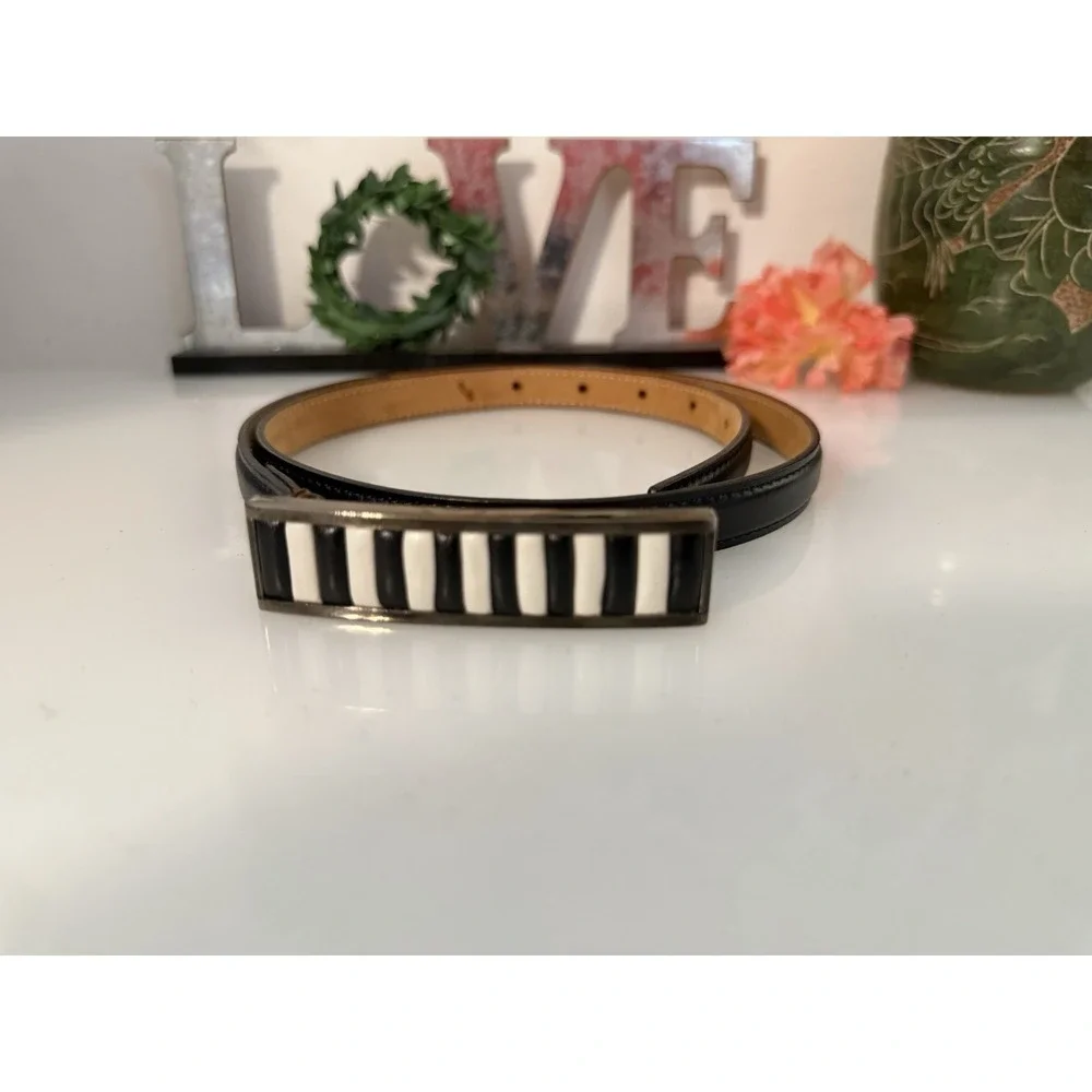 Black Leather Belt‎ Unique Blk & White Leather Striped Buckle Vtg Size M 28